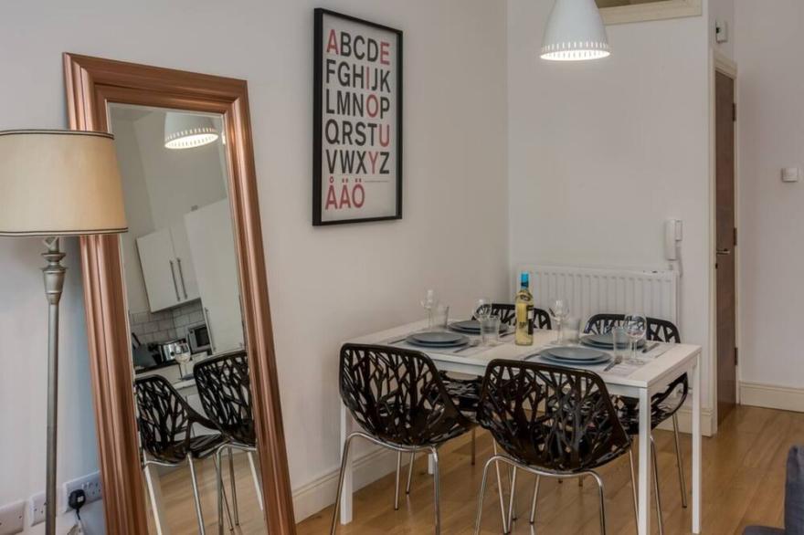 Deluxe One-Bedroom Apartment