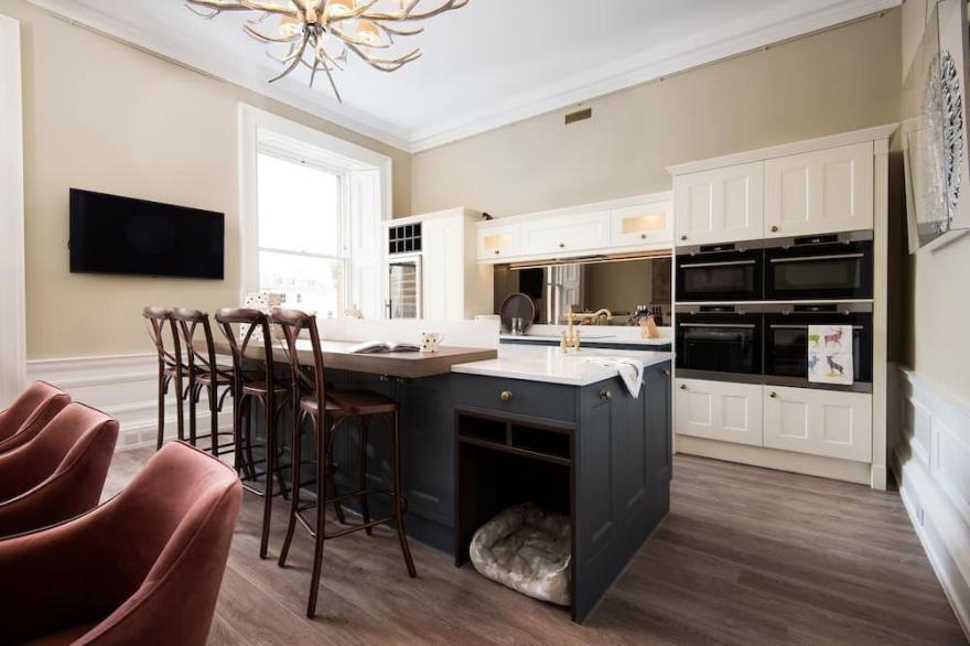 LINEN HOUSE & THE SCOTT APARTMENT - townhouse apartment in Kelso