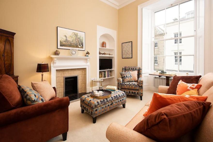 LINEN HOUSE - A sophisticated Grade II listed townhouse apartment