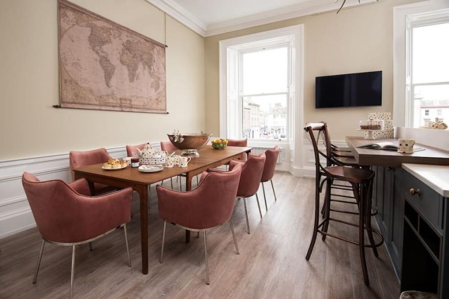 LINEN HOUSE - A sophisticated Grade II listed townhouse apartment