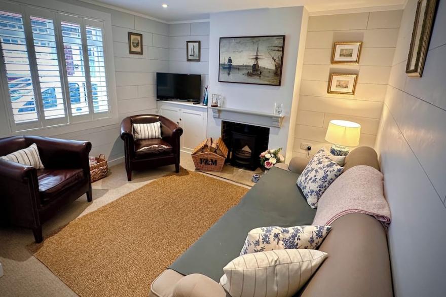 Stylish 3BR Cowes Cottage Close To The Waterfront