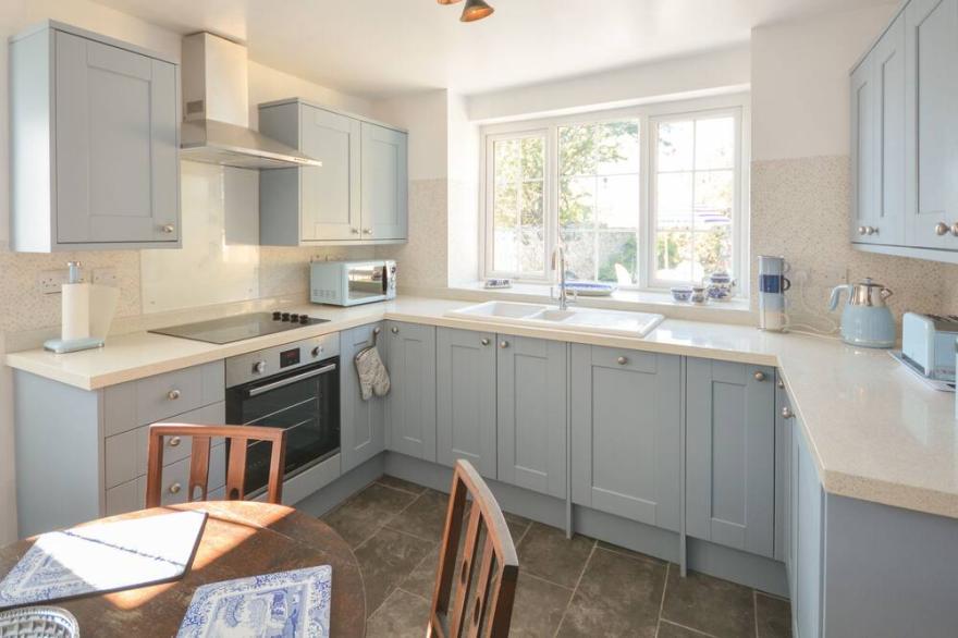 FFRWD, pet friendly, with open fire in Rhosneigr