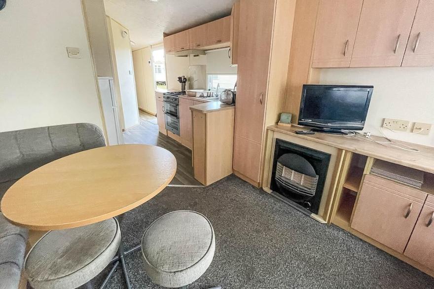 Lovely caravan at Valley Farm Holiday Park, sleeps 8 ref 46127V