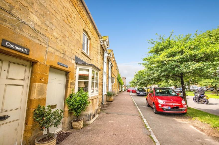 Two bedroom period Cotswold holiday cottage in Moreton-in-Marsh - Wendle Cottage