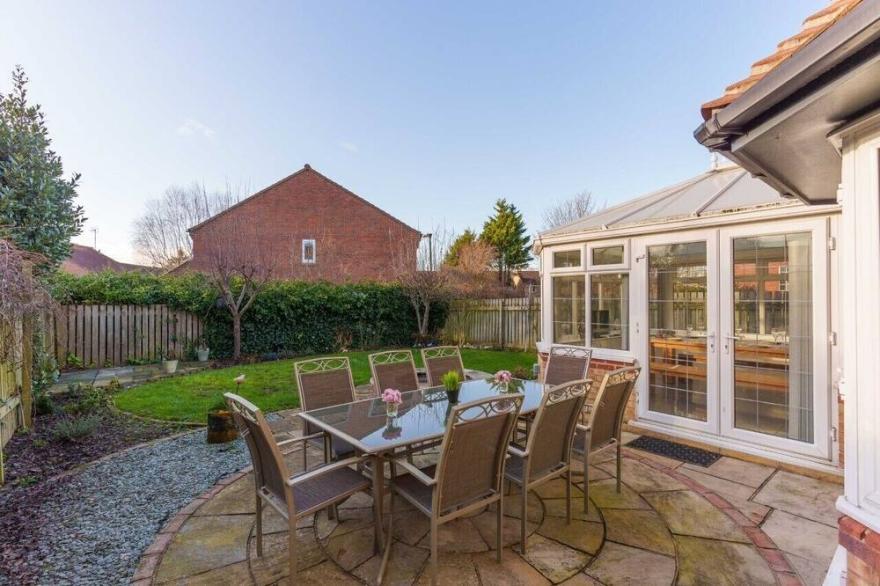 Redgrave Detached home with free parking