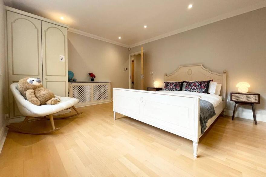 Luxury Living on Hyde Park