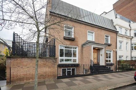 Luxury Living on Hyde Park