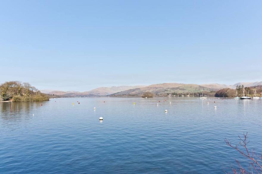 LAKESIDE LODGE