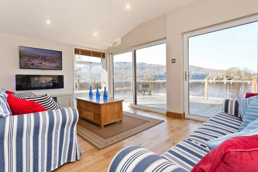 LAKESIDE LODGE