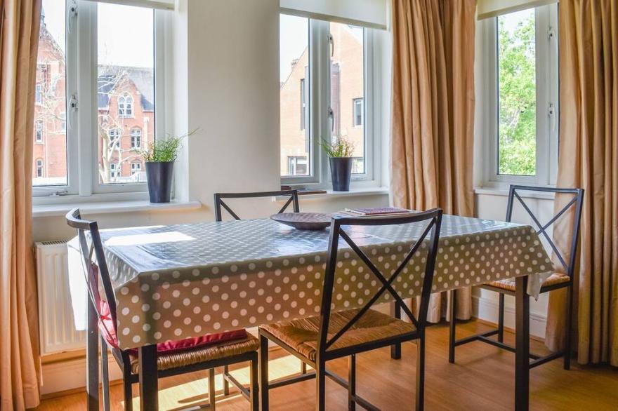 2 bedroom accommodation in Leatherhead, near Surrey