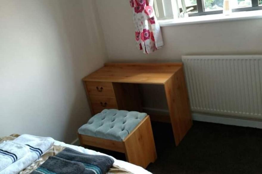 4 BEDROOM ENTIRE HOUSE NEAR MANCHESTER CITY STADIUM