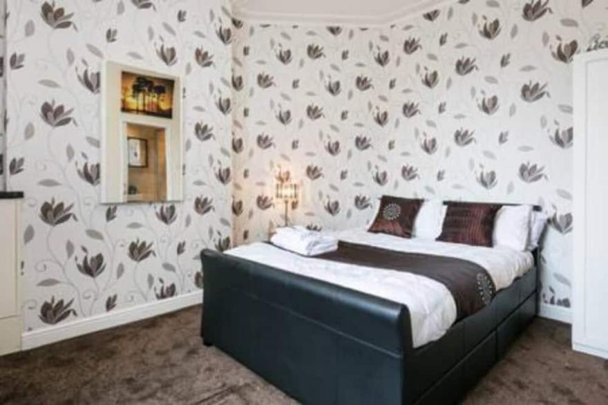 4 BEDROOM ENTIRE HOUSE NEAR MANCHESTER CITY STADIUM