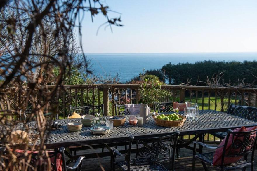 ALTIDO Stunning 6-bed coastal house w/ Garden & Parking
