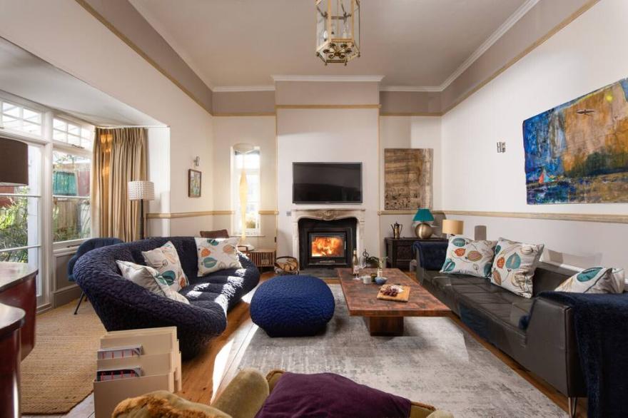 ALTIDO Stunning 6-bed coastal house w/ Garden & Parking