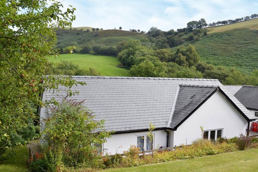 2 bedroom accommodation in Llanfair Caereinion, near Welshpool