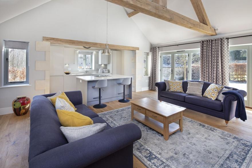Brand new (2019) luxury one bedroom & ensuite in the heart of the Cotswolds
