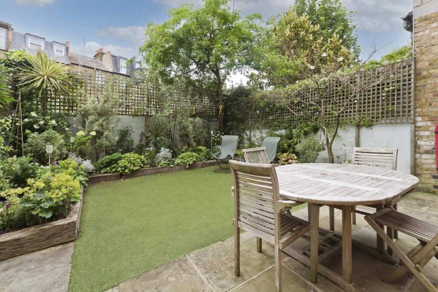 Colourful 5 Bed Home, Hammersmith