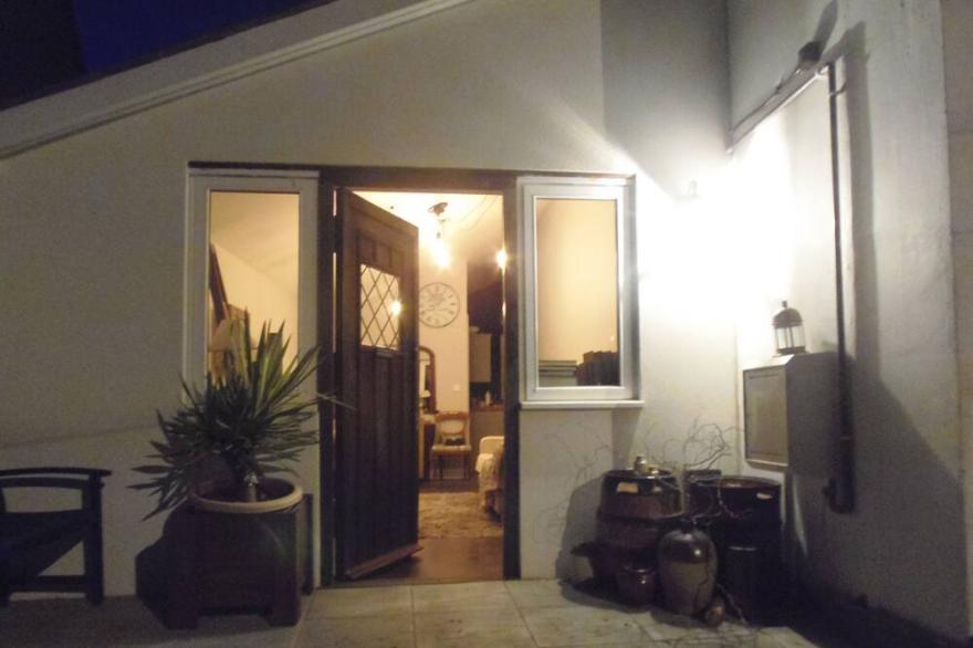 Dippy cottage - a perfect romantic escape, offering private luxury to indulge in