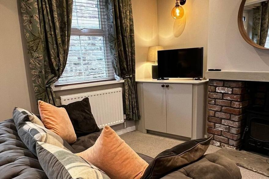 Cottage inc breakfast, sleeps 6