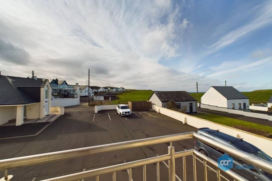 Beautiful apartment in Portballintrae w/ Sea Views