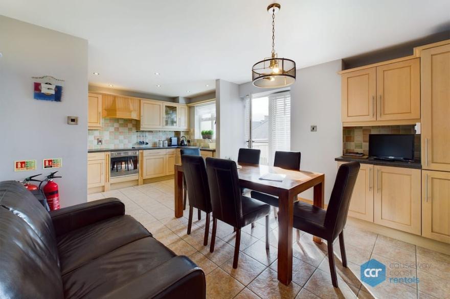 Beautiful apartment in Portballintrae w/ Sea Views