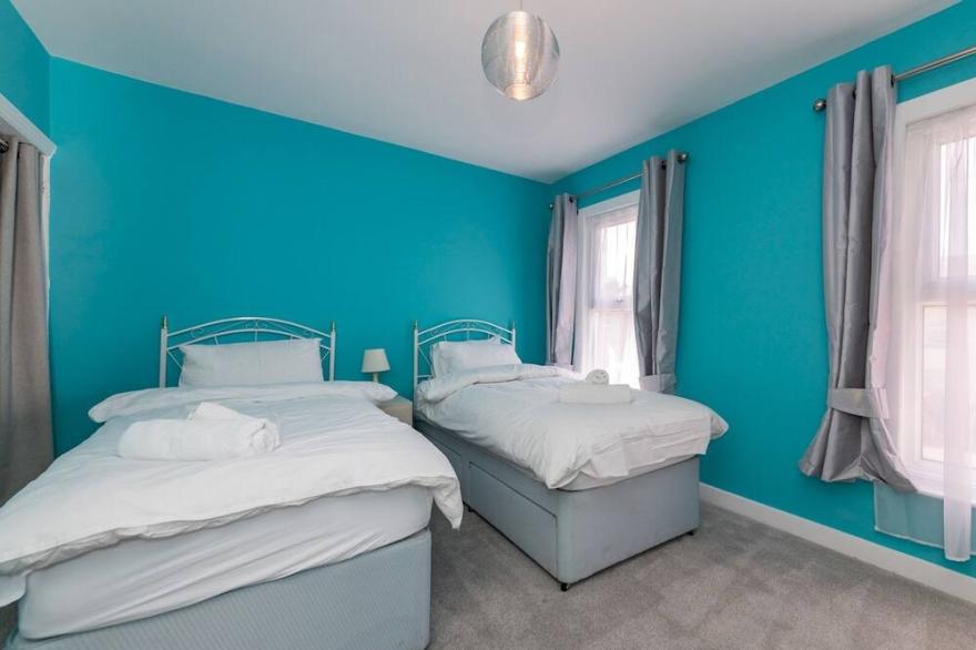 Pass the Keys | Renovated Victorian Terrace near Reading Station