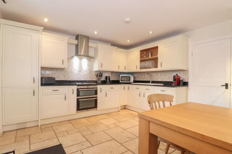 WINDY EDGE FARMHOUSE, pet friendly in Beadnell