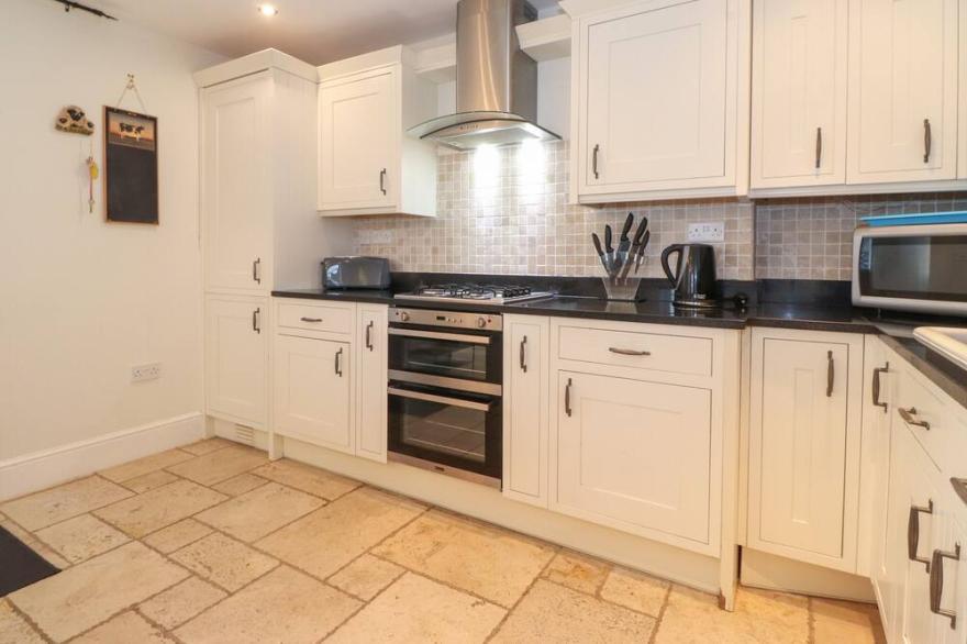 WINDY EDGE FARMHOUSE, pet friendly in Beadnell