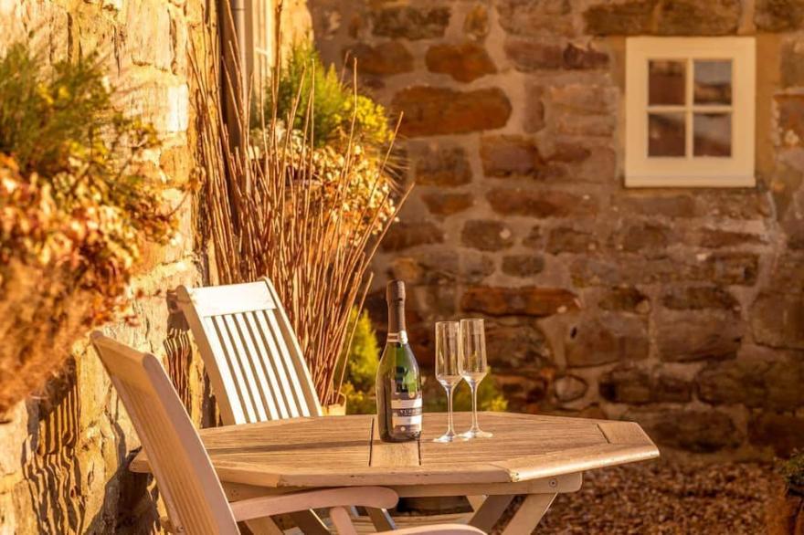 Chequers - sleeps 4 guests  in 2 bedrooms