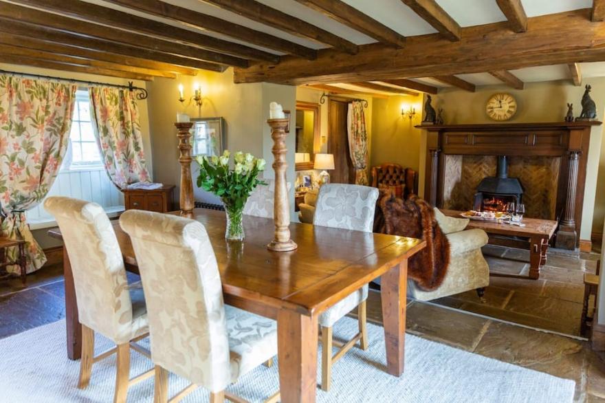 Chequers - sleeps 4 guests  in 2 bedrooms