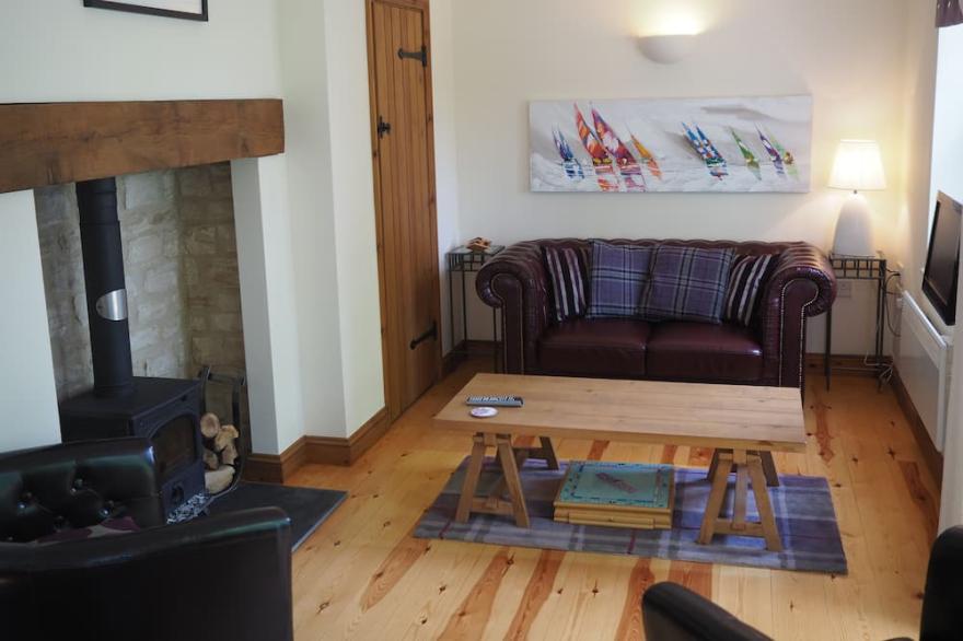 JESS Cotswolds Cottage with Activities, Lakes & Spa