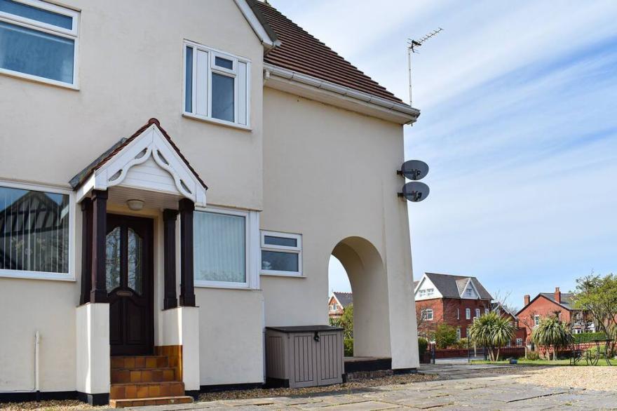 2 bedroom accommodation in Lytham St Annes