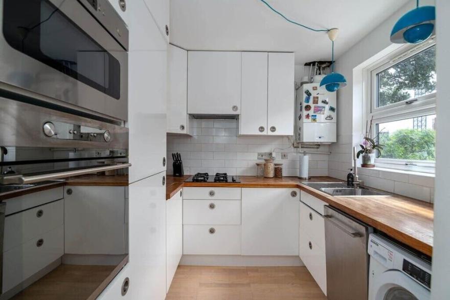 Rare Terrace House With Canal View and Parking