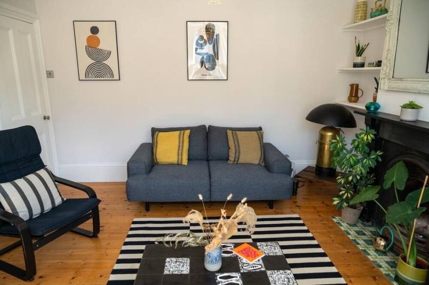Cute two bedroom terrace with beautiful garden