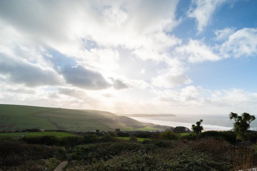 Seymour Heights - modern sleep 6 with sea views
