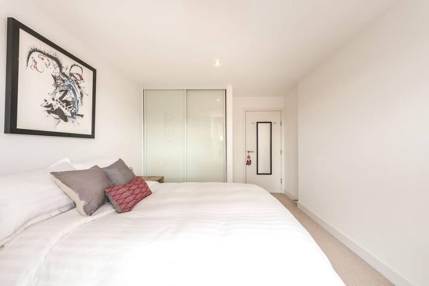 **SPECIAL SEPTEMBER OFFER** Luxury East London Apartment