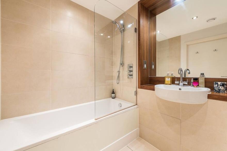 **SPECIAL SEPTEMBER OFFER** Luxury East London Apartment