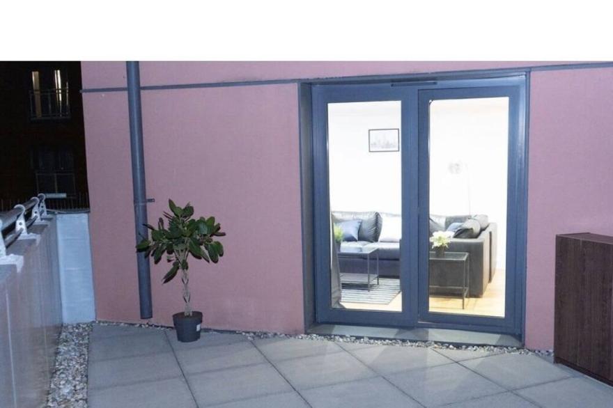 1 bedroom Luxury Apartment Gants-Hill in Illford