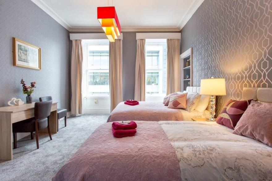 Stunning 2-Bed Apartment in Central Edinburgh