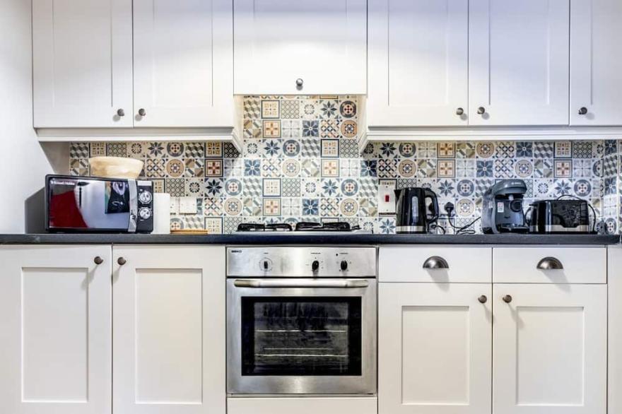 Pass the Keys | Lovely 1BR | Next to City Centre & Queens Uni