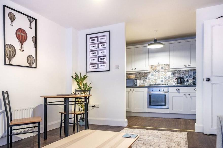Pass the Keys | Lovely 1BR | Next to City Centre & Queens Uni
