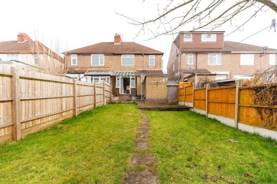 Superb 3 Bed Sleeps 7 Families/Contractors NEC