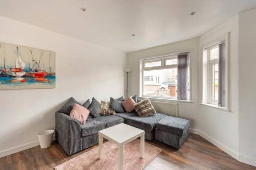 Superb 3 Bed Sleeps 7 Families/Contractors NEC