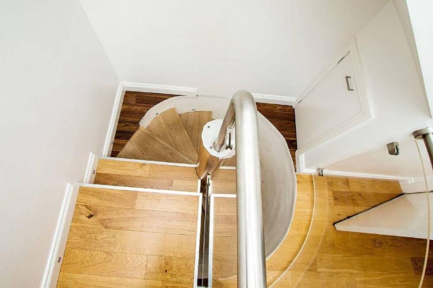 5* Barn Conversion c/w hot tub, sauna, games room, 1/4 acre enclosed garden