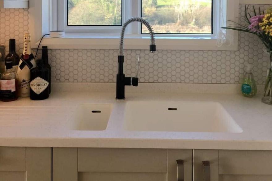 Stylish Self-catered House in Idyllic Position - Stratton, Bude - FREE SURF HIRE