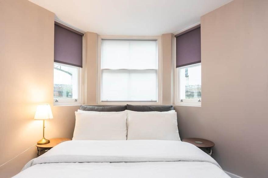 Pass the Keys | Modern Apartment 2 Minute Walk From Station
