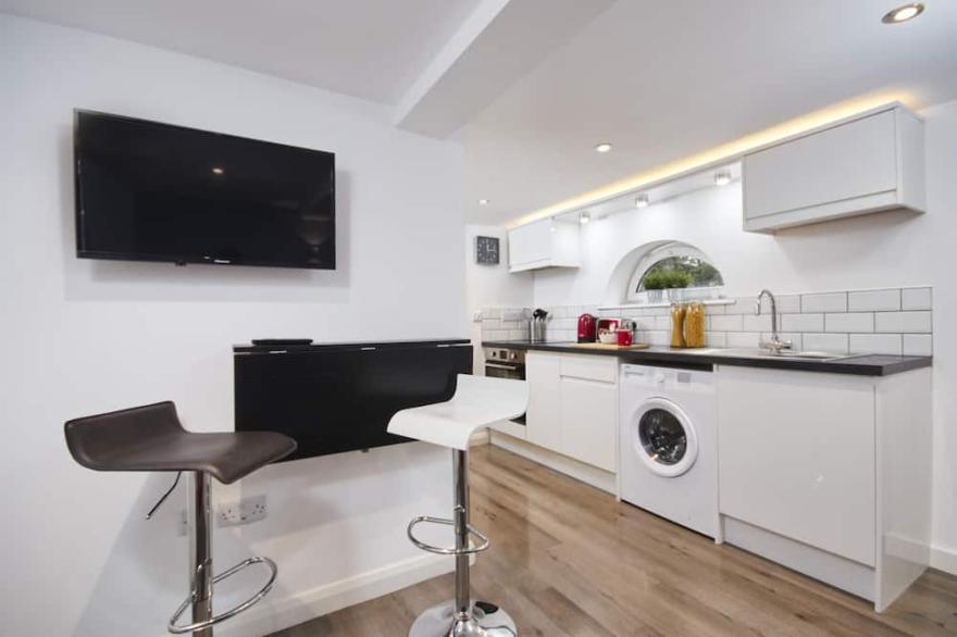 The Hidden Gem: A cosy, modern apartment close to East Midlands Airport