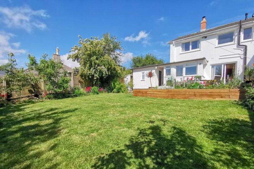 BOSWYNN, pet friendly, character holiday cottage in St. Austell