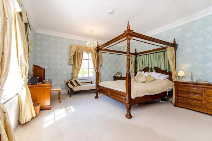 Northolme Hall - Large Country Mansion with Indoor Pool