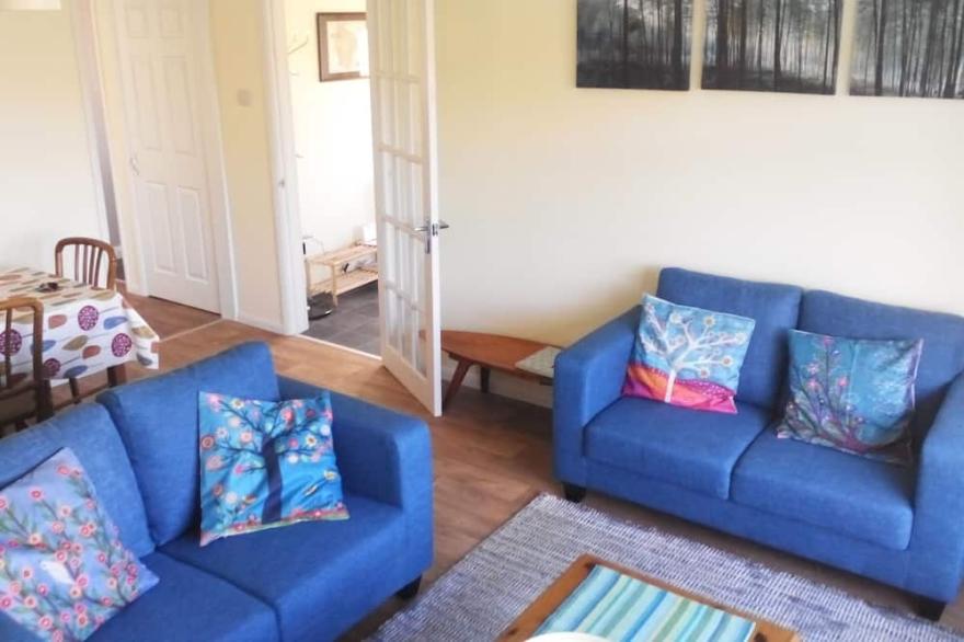 Bright and airy bungalow in a quiet road in historic Totnes. Sleeps 3.